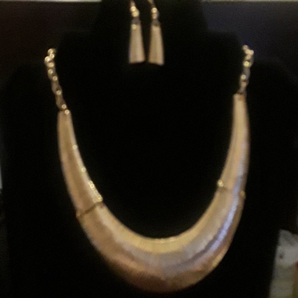 Goldtone style necklace set